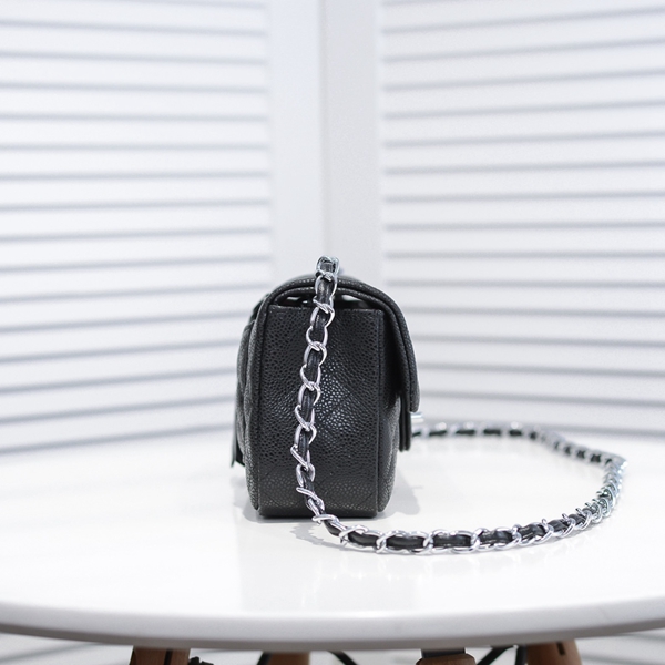 シャネルバッグ背面デザイン